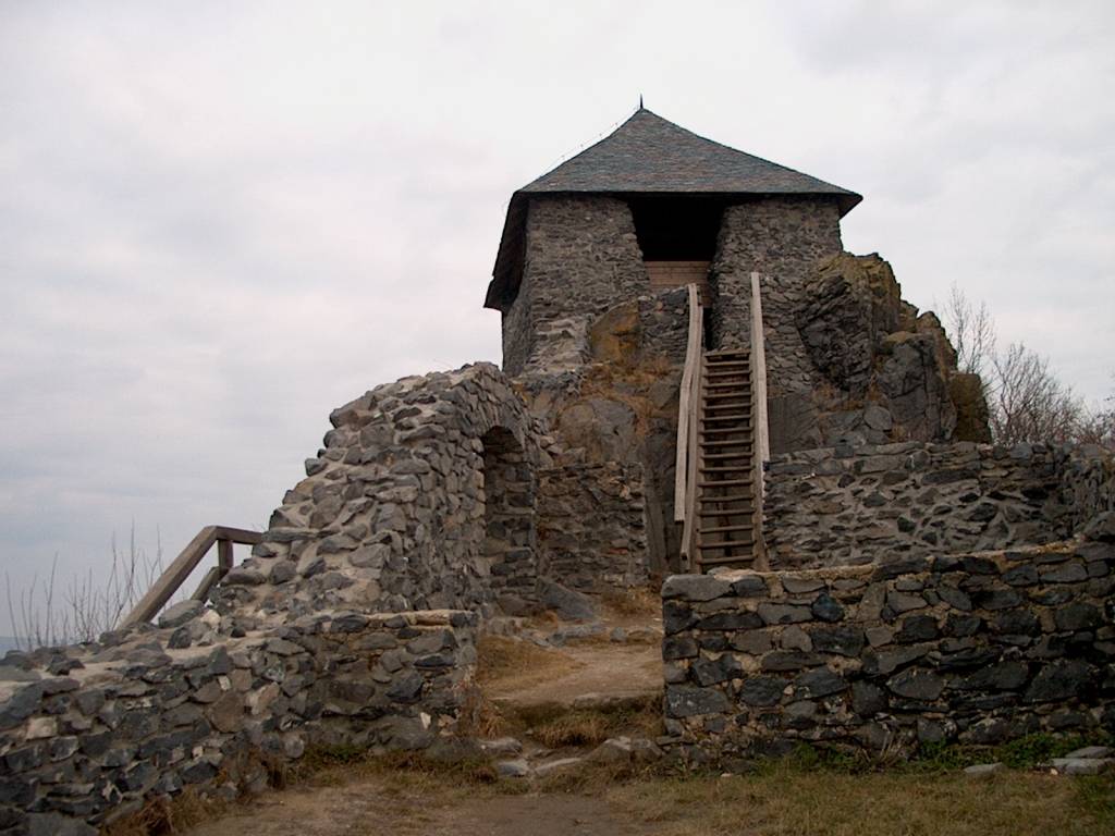 Salgó várának felújított romjai (forrás: salgotarjan.hu)